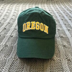 Vintage Oregon Ducks strapback hat 🌲